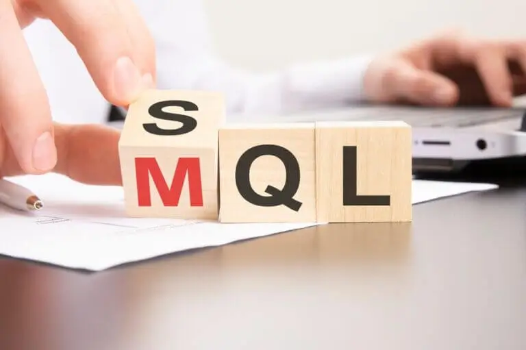MQLとSQLの違いは？概念や評価基準、マーケティングとセールスの連携ポイントを徹底解説！